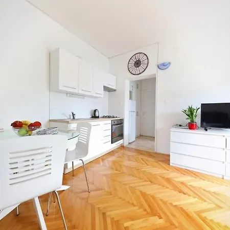 877-4 For 9 People Holiday home
